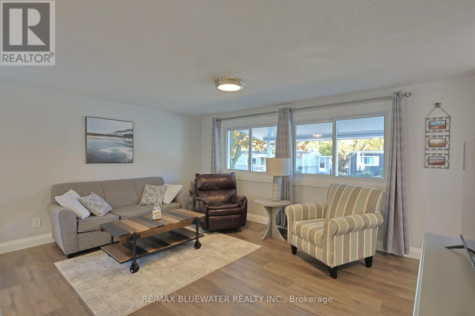 79 Pebble Beach Parkway, South Huron (Stephen), ON - Indoor Photo Showing Living Room