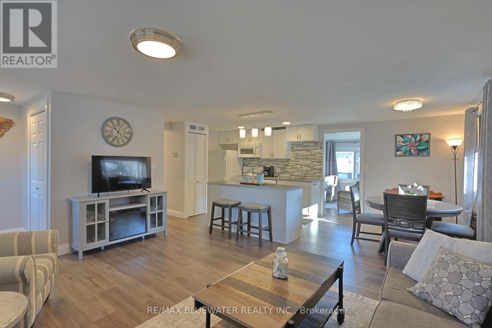 79 Pebble Beach Parkway, South Huron (Stephen), ON - Indoor Photo Showing Living Room