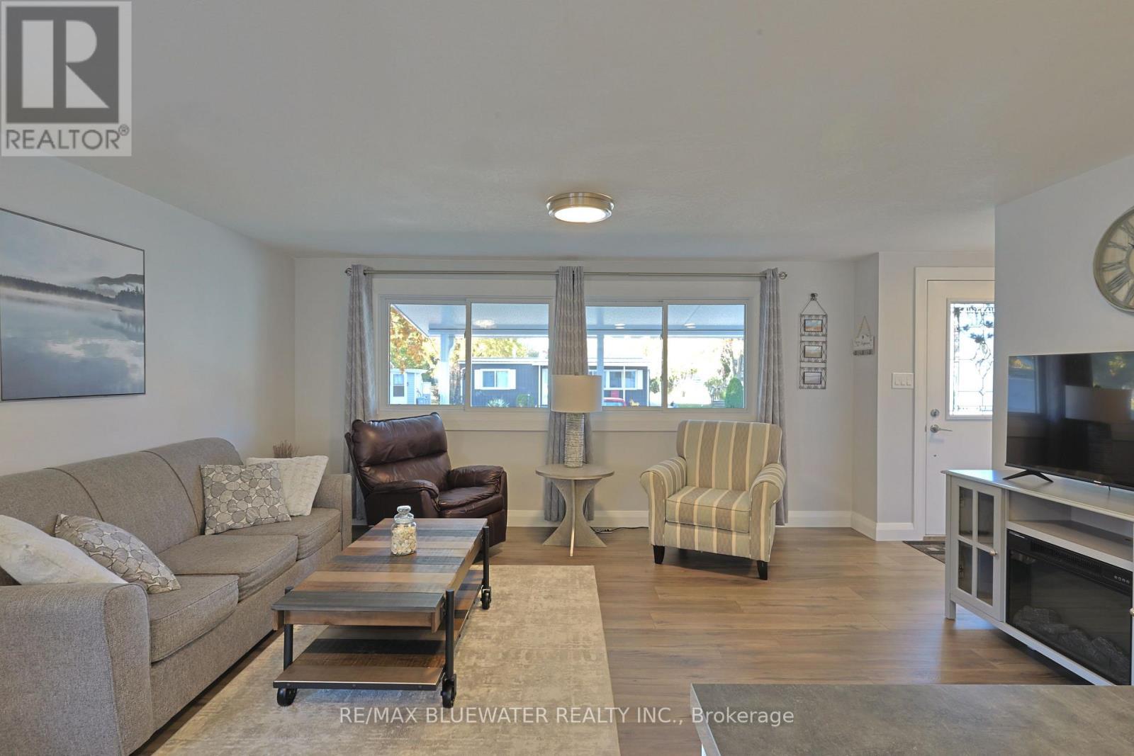 79 Pebble Beach Parkway, South Huron (Stephen), ON - Indoor Photo Showing Living Room