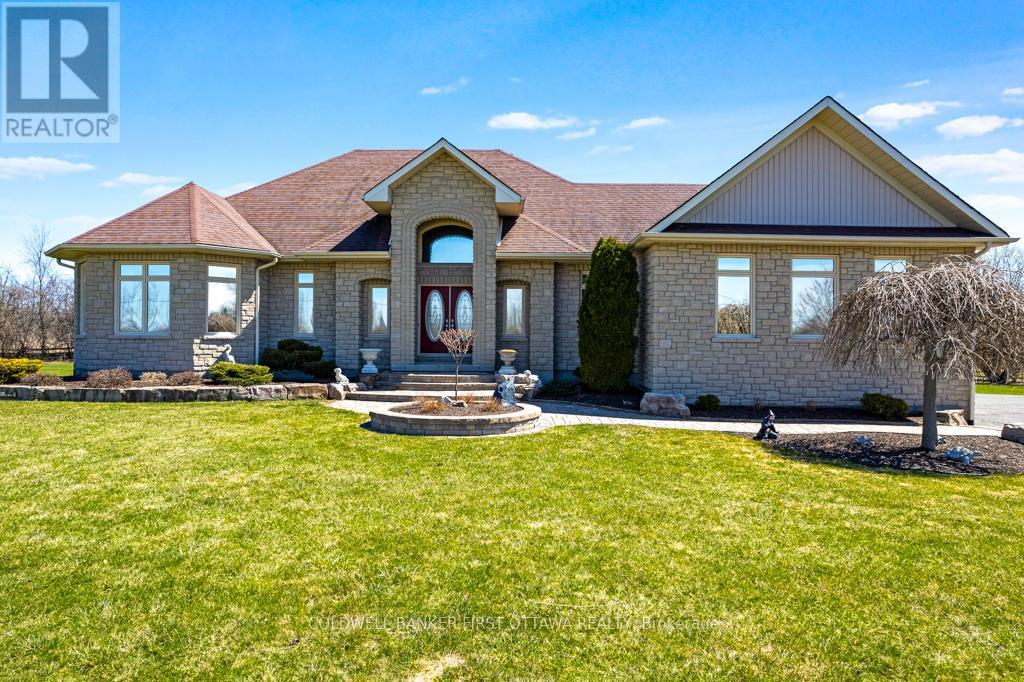 Exquisite elegance on 2.4 acres - 556 West Point Drive, Drummond/North Elmsley, ON - Outdoor With Facade