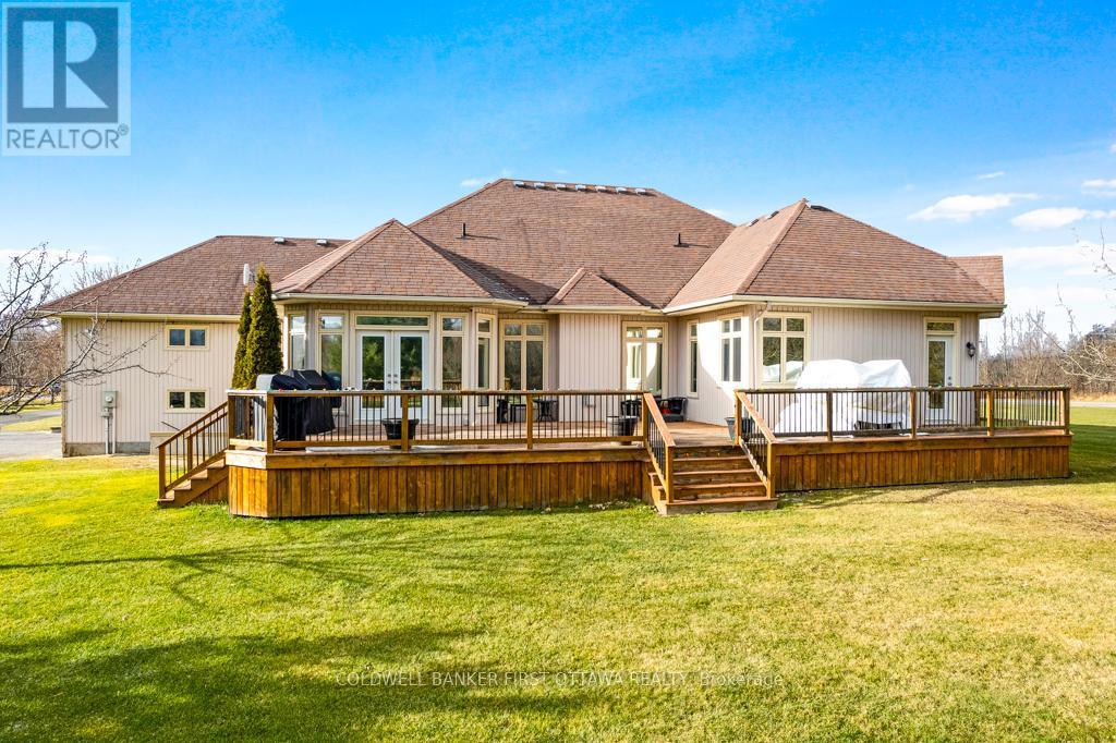 Deck designed for entertaining & BBQ gatherings - 556 West Point Drive, Drummond/North Elmsley, ON - Outdoor With Deck Patio Veranda