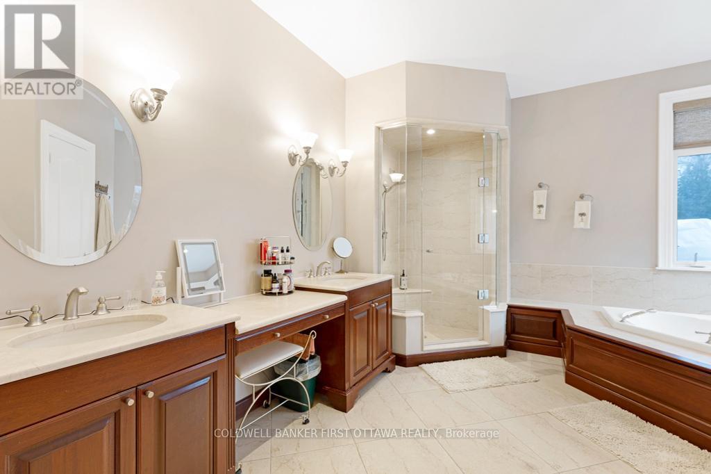 Primary suite's ensuite with two separate vanities - 556 West Point Drive, Drummond/North Elmsley, ON - Indoor Photo Showing Bathroom