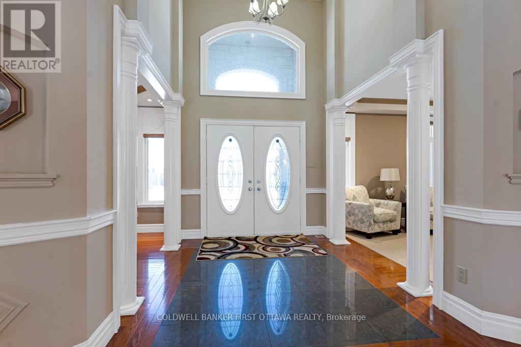 Soaring ceiling & dramatic architectural details - 556 West Point Drive, Drummond/North Elmsley, ON - Indoor Photo Showing Other Room