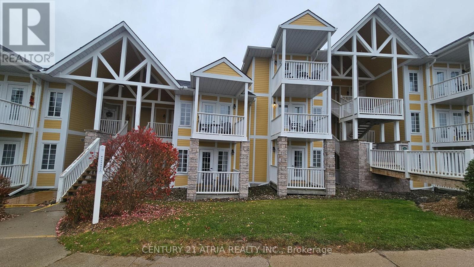 2074/75 - 90 Highlands Drive, Oro-Medonte, ON - Outdoor With Facade