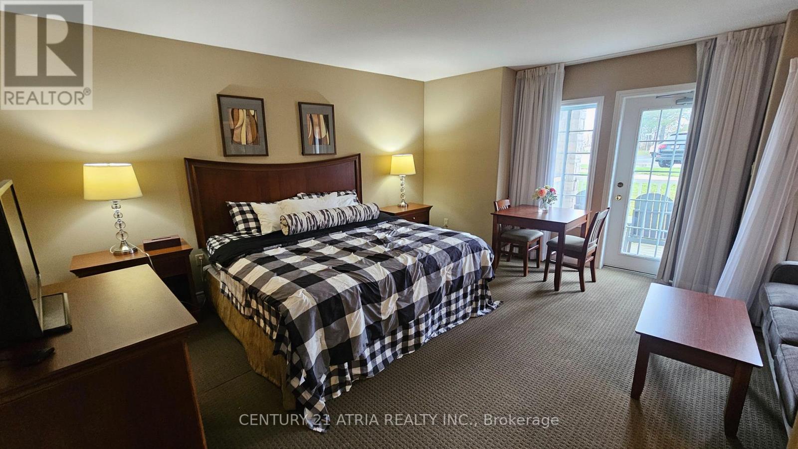 2074/75 - 90 Highlands Drive, Oro-Medonte, ON - Indoor Photo Showing Bedroom