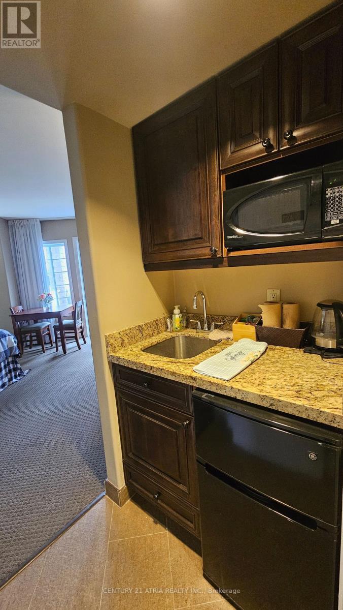 2074/75 - 90 Highlands Drive, Oro-Medonte, ON - Indoor Photo Showing Kitchen