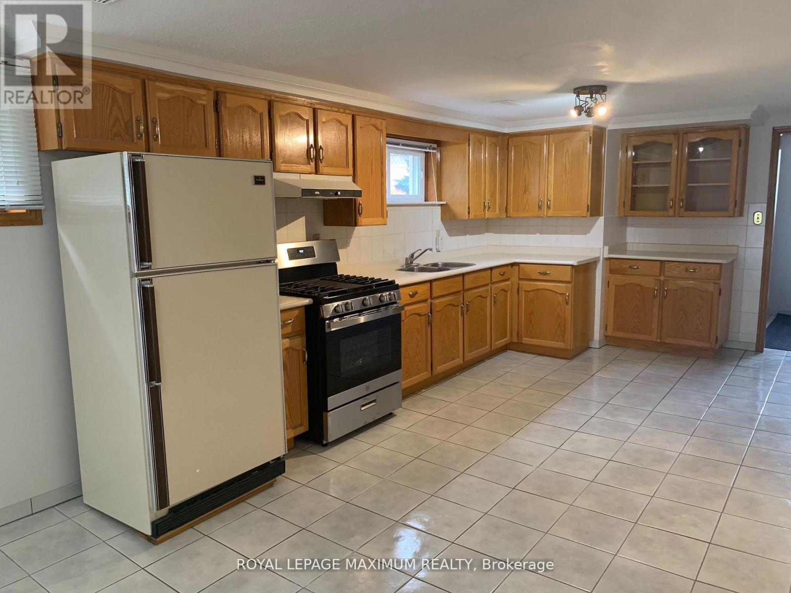 155 Rainbow Drive, Vaughan, ON - Indoor Photo Showing Kitchen