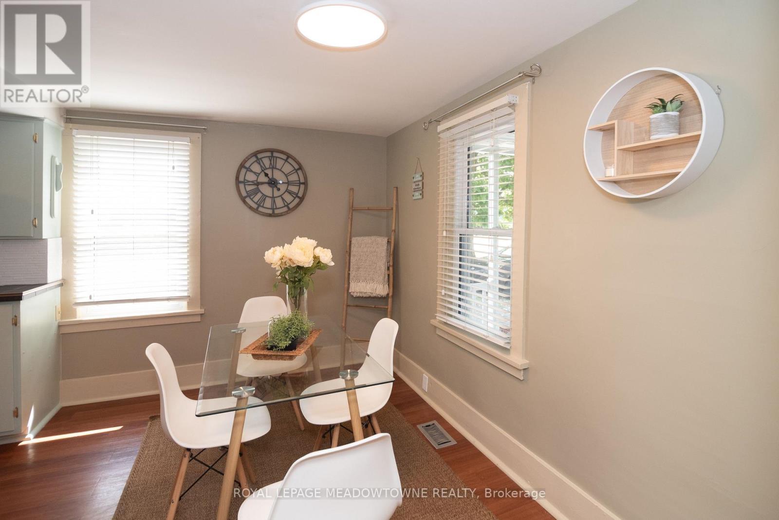 5853 Mcleod Road, Niagara Falls, ON - Indoor Photo Showing Dining Room