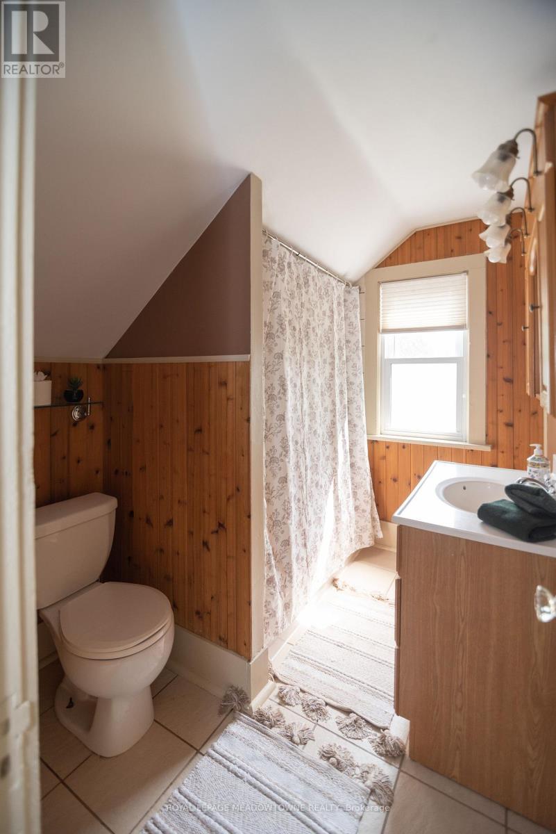 5853 Mcleod Road, Niagara Falls, ON - Indoor Photo Showing Bathroom