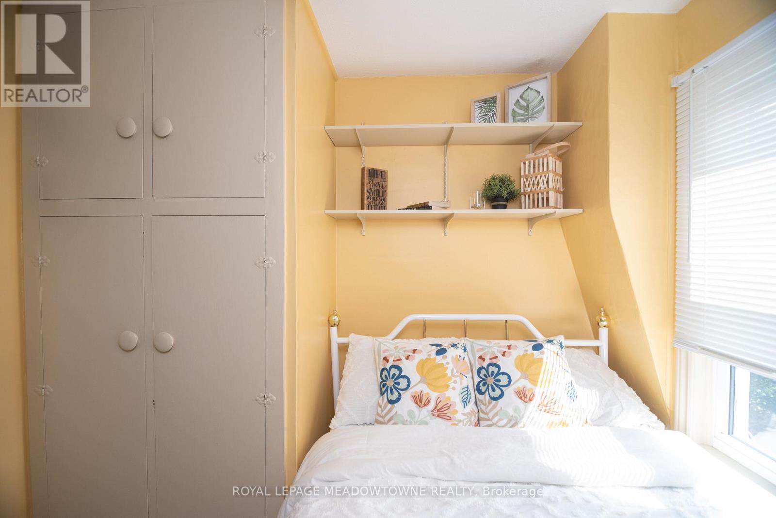 5853 Mcleod Road, Niagara Falls, ON - Indoor