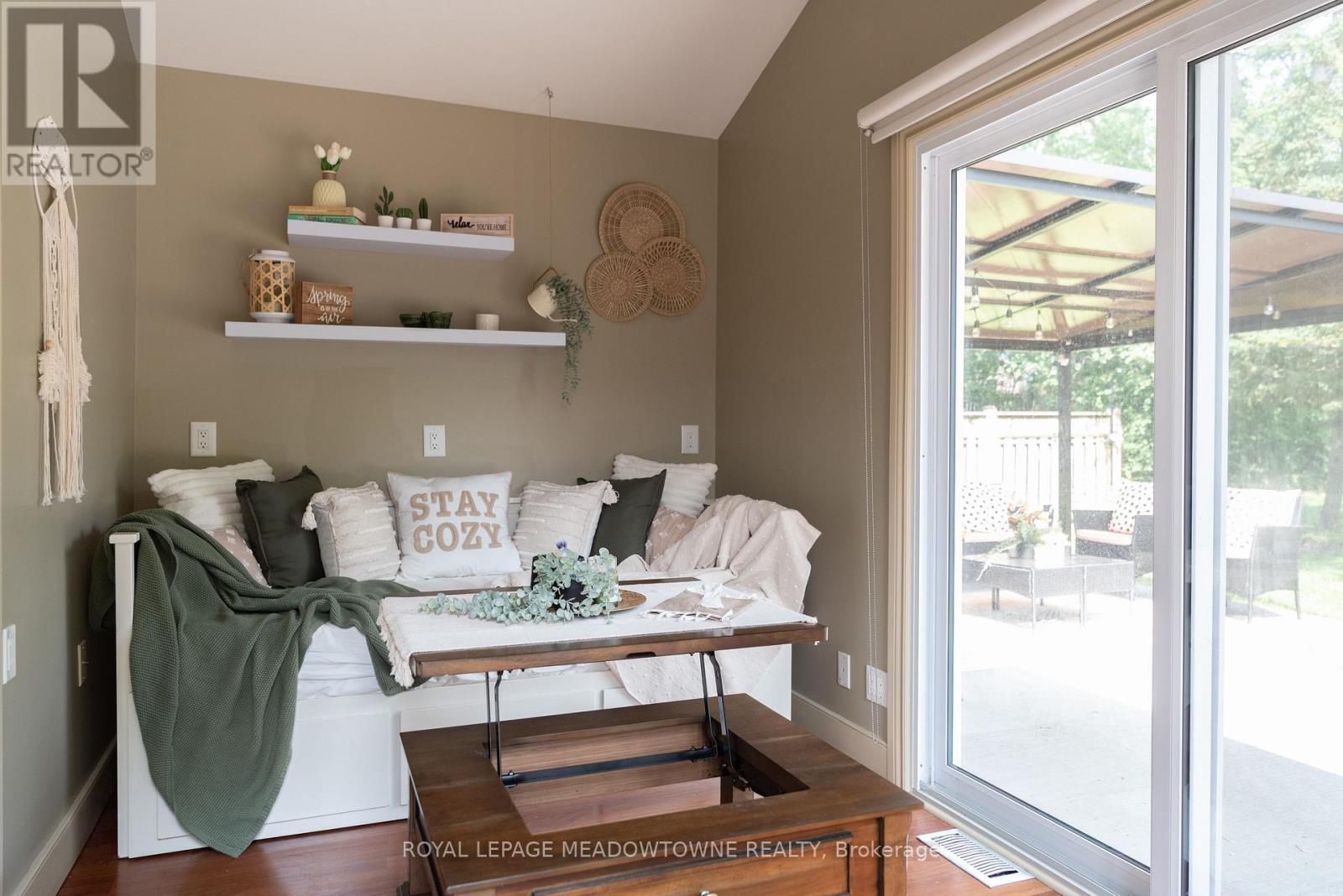 5853 Mcleod Road, Niagara Falls, ON - Indoor