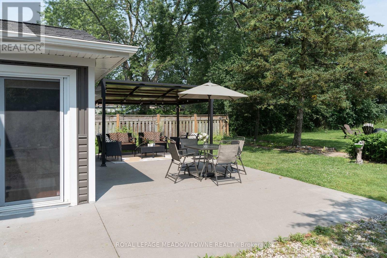 5853 Mcleod Road, Niagara Falls, ON - Outdoor