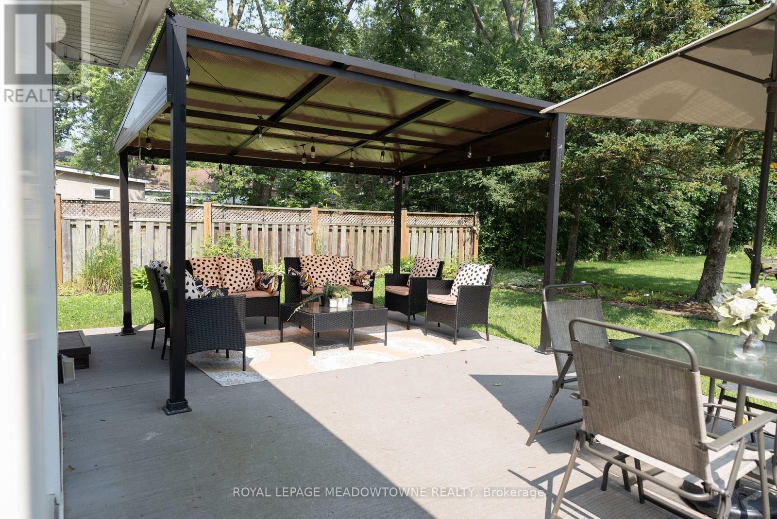 5853 Mcleod Road, Niagara Falls, ON - Outdoor With Deck Patio Veranda With Exterior