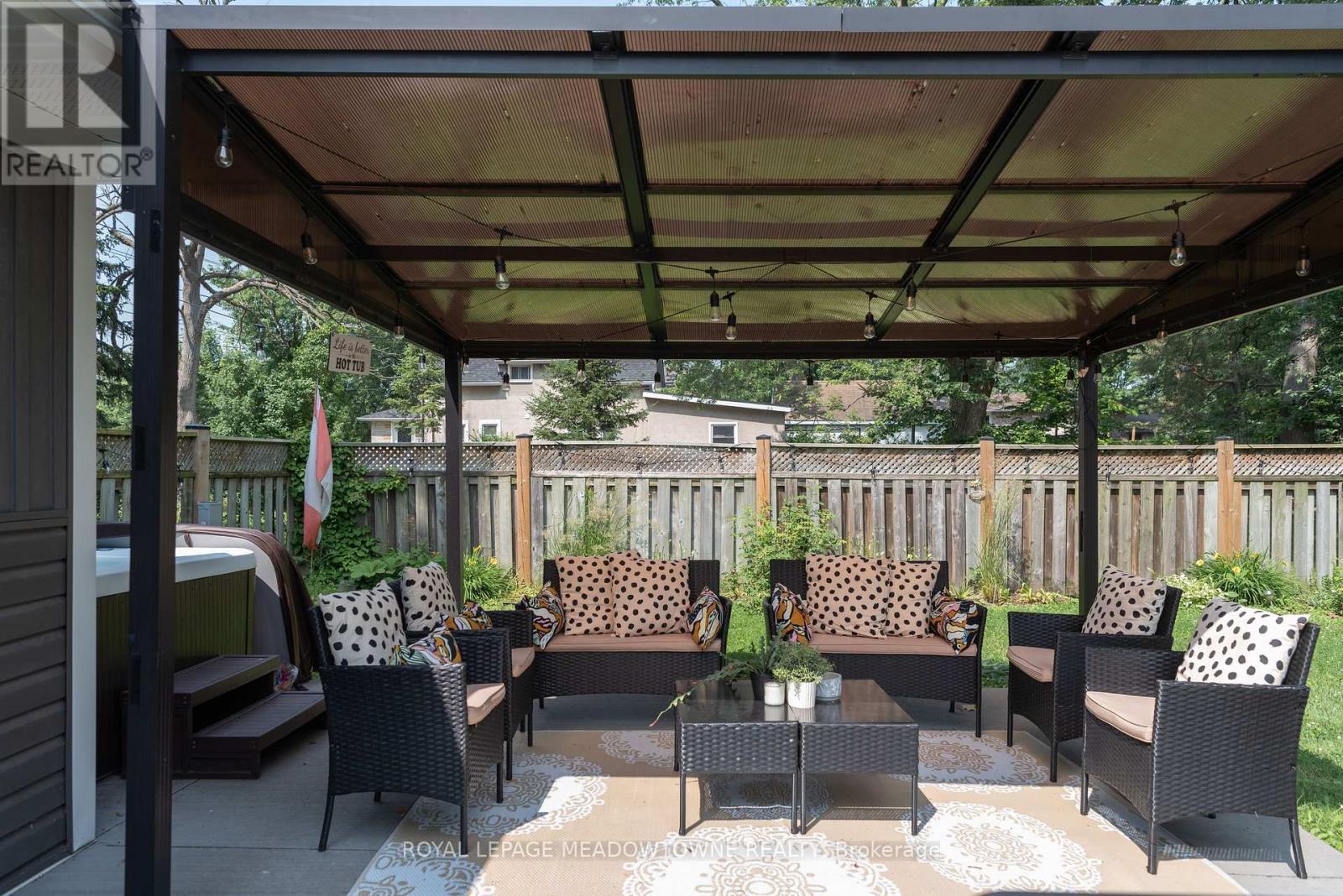 5853 Mcleod Road, Niagara Falls, ON - Outdoor With Deck Patio Veranda With Exterior