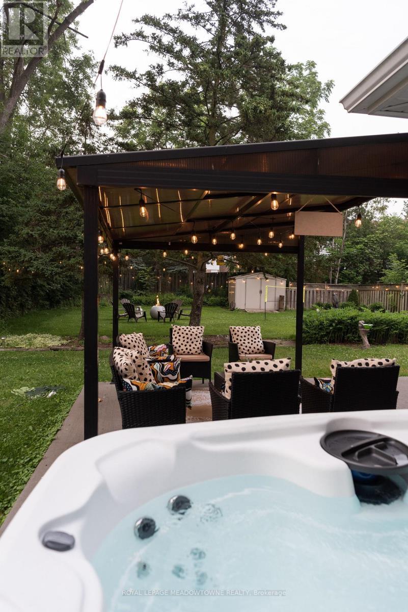 5853 Mcleod Road, Niagara Falls, ON - Outdoor