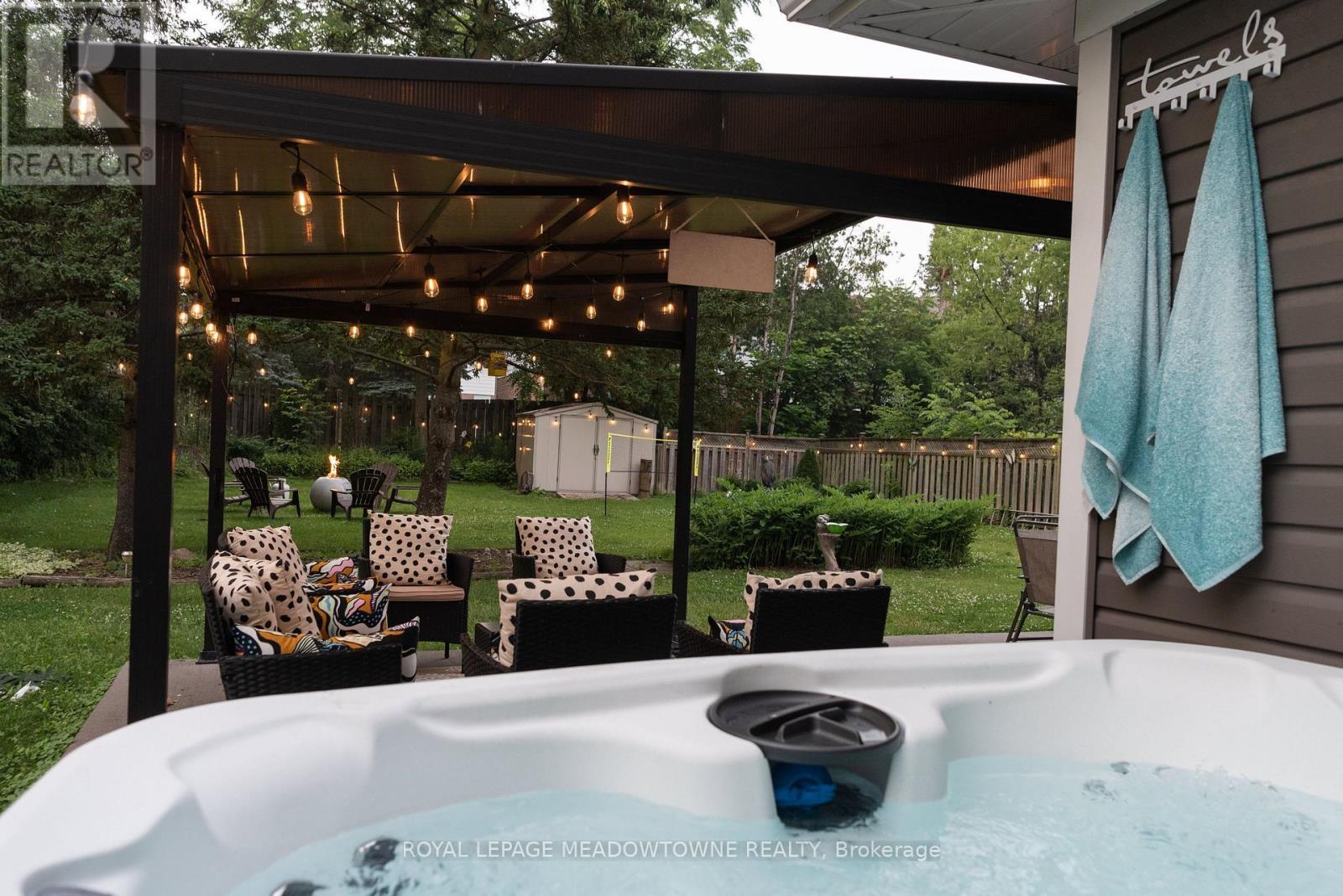 5853 Mcleod Road, Niagara Falls, ON - Outdoor