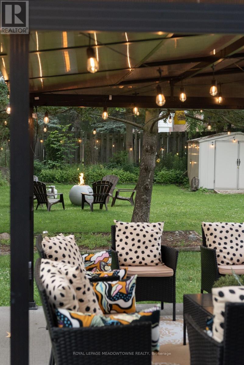 5853 Mcleod Road, Niagara Falls, ON - Outdoor