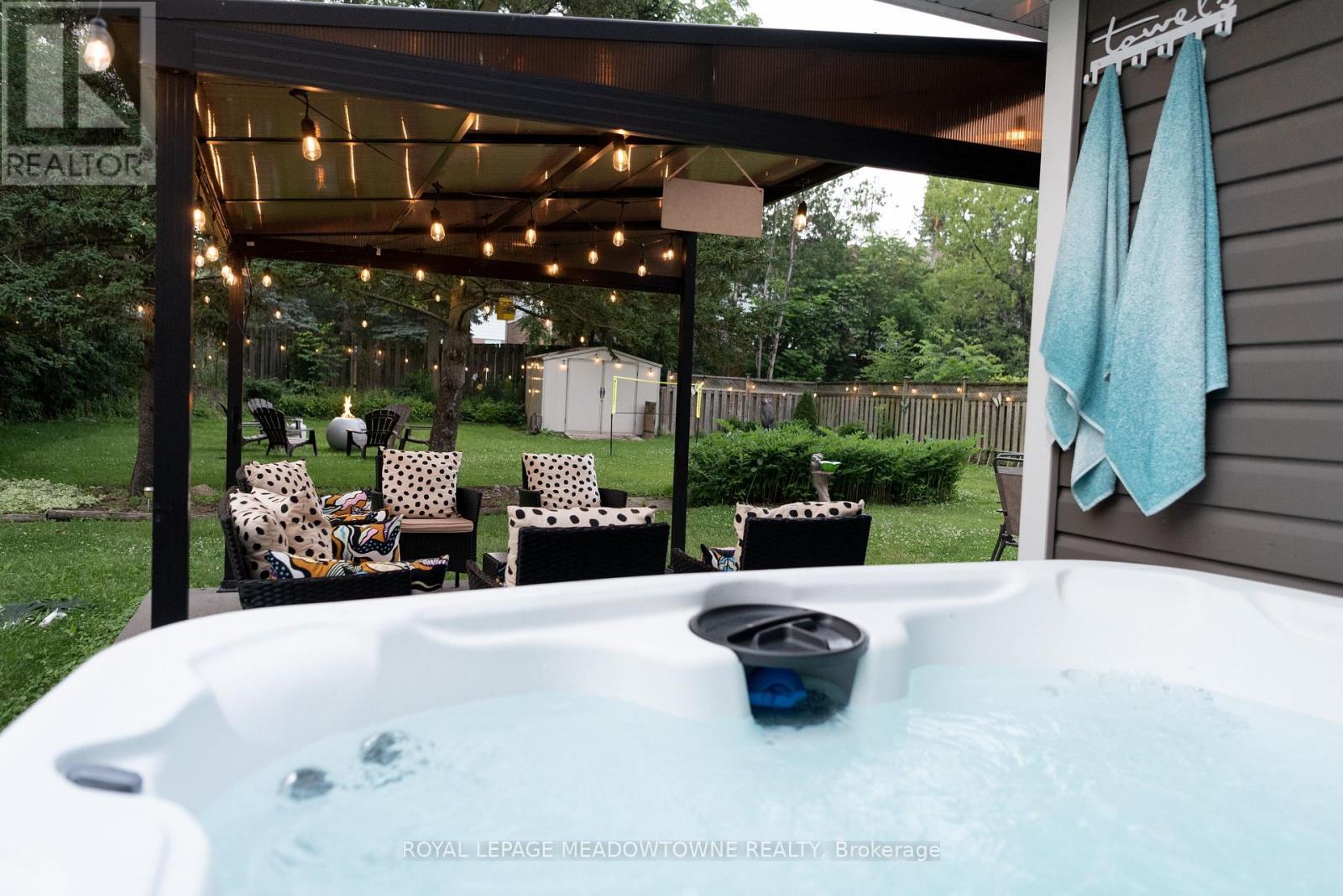 5853 Mcleod Road, Niagara Falls, ON - Outdoor