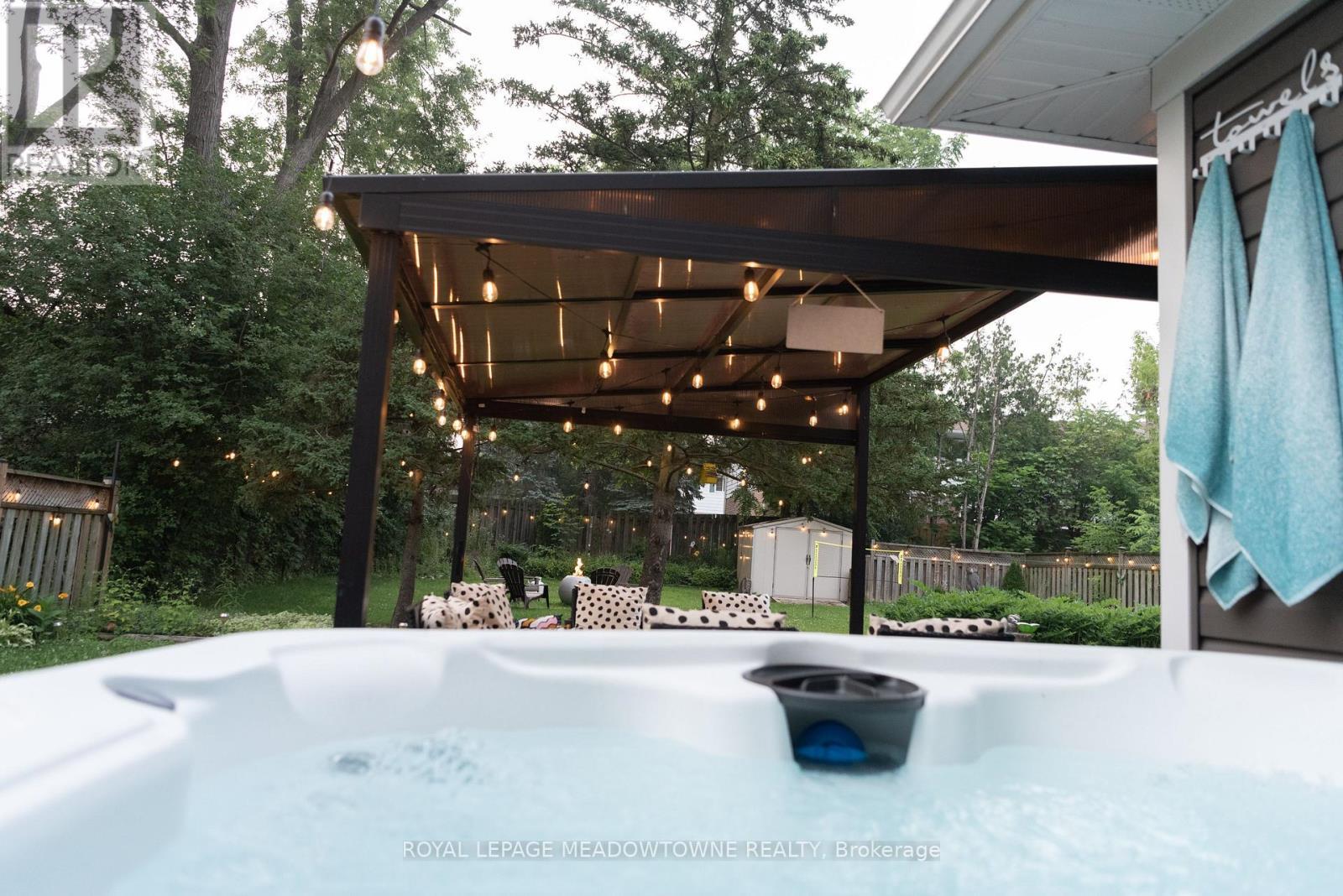 5853 Mcleod Road, Niagara Falls, ON - Outdoor