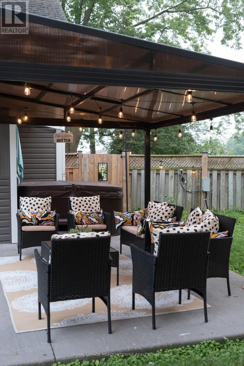 5853 Mcleod Road, Niagara Falls, ON - Outdoor With Deck Patio Veranda With Exterior