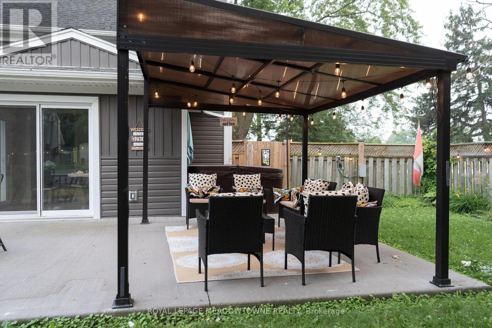 5853 Mcleod Road, Niagara Falls, ON - Outdoor With Deck Patio Veranda