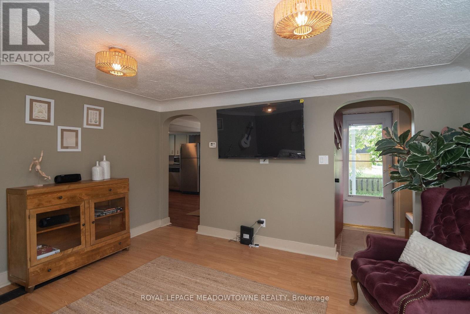 5853 Mcleod Road, Niagara Falls, ON - Indoor