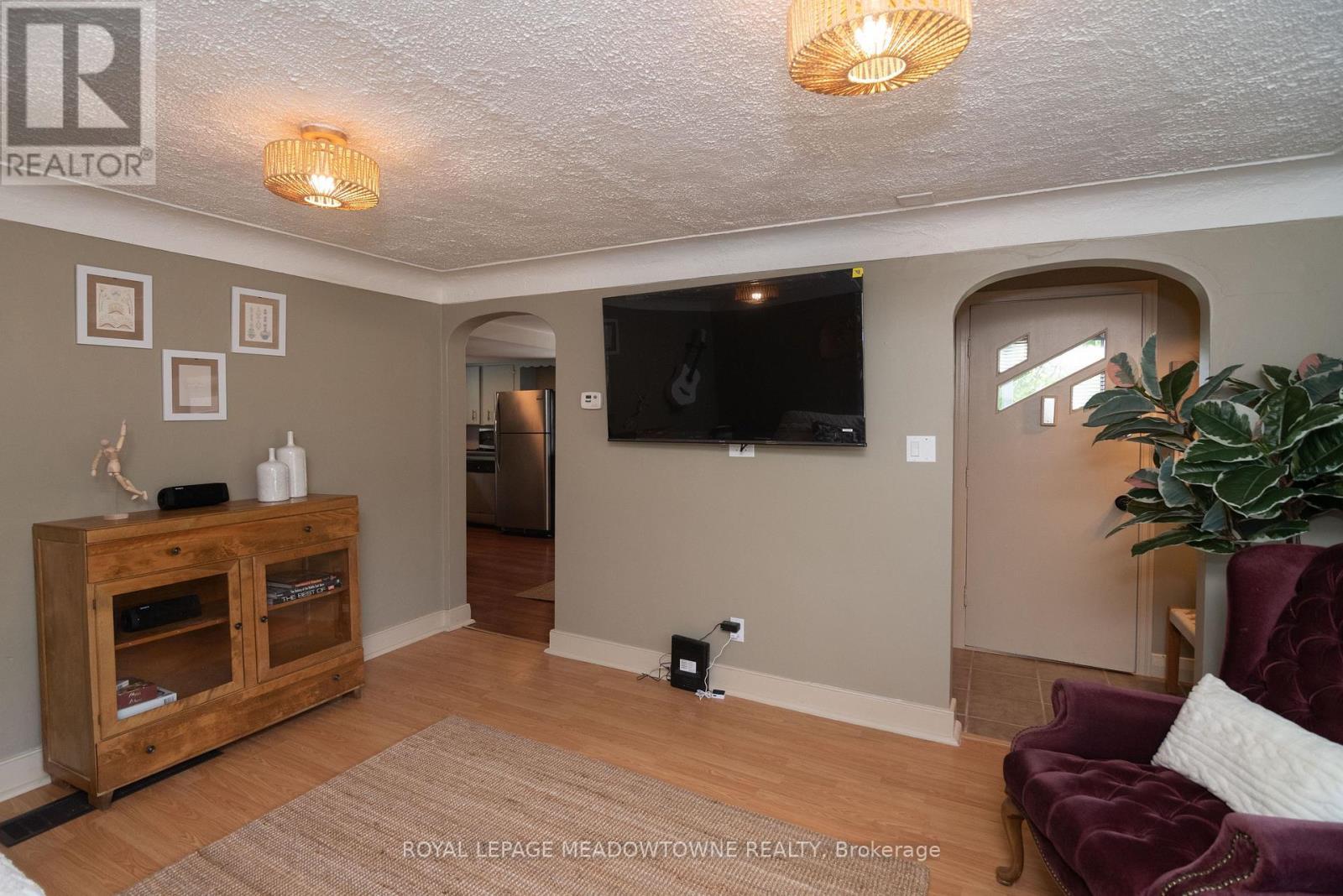 5853 Mcleod Road, Niagara Falls, ON - Indoor