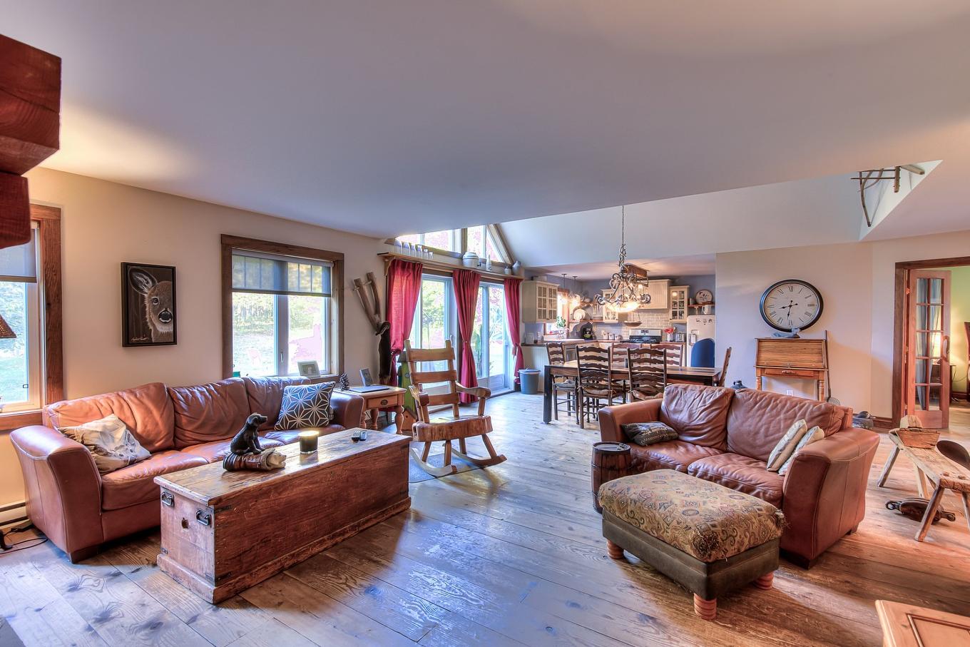 Vue d'ensemble - 3315Z Ch. De La Rivière-Du-Nord, Mirabel, QC - Indoor Photo Showing Living Room