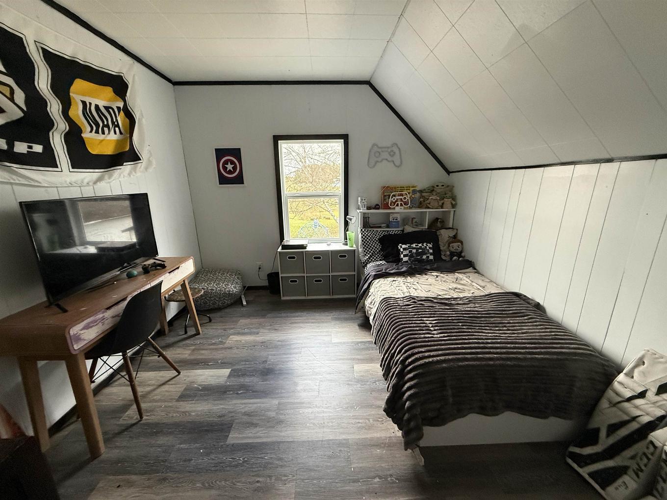 621 Mcgogy Road, Dryden, ON - Indoor Photo Showing Bedroom