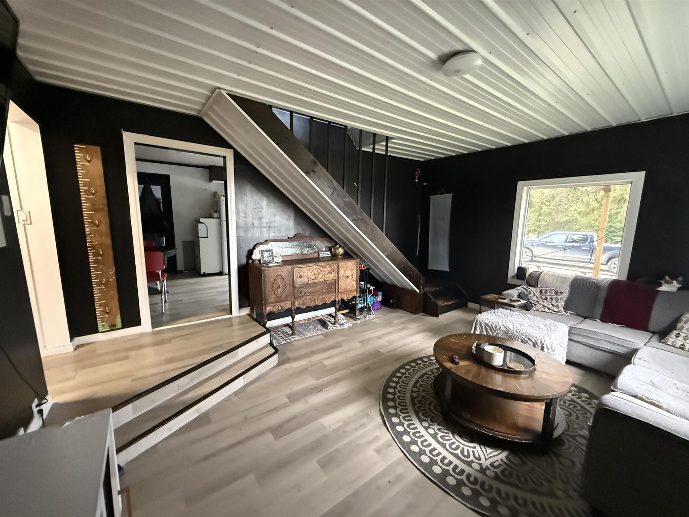621 Mcgogy Road, Dryden, ON - Indoor Photo Showing Living Room
