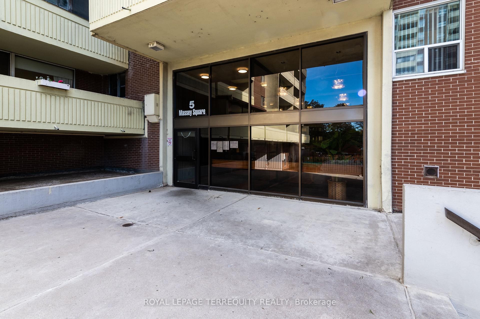 2807-5 Massey Square, Toronto, ON - Outdoor