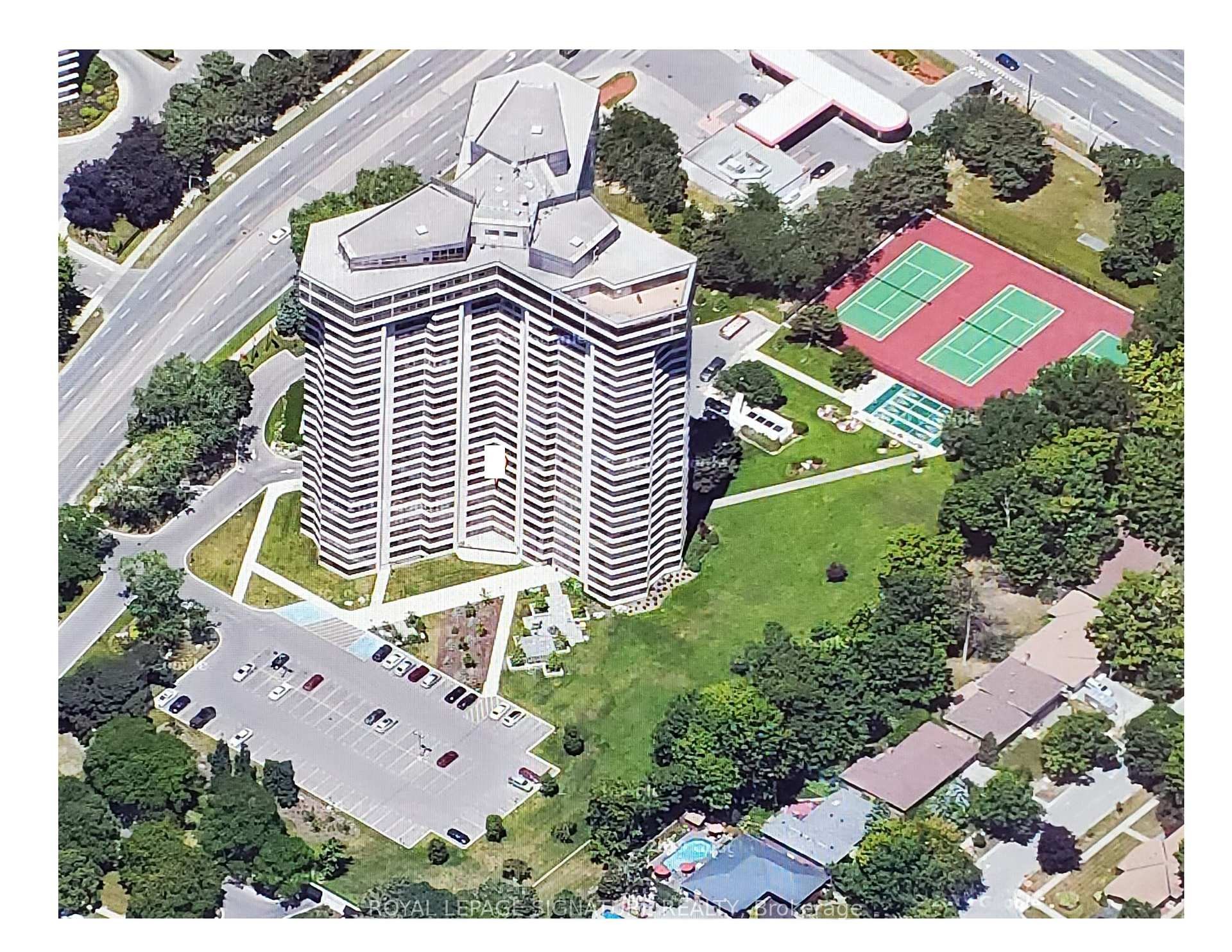306-1300 Bloor Street, Mississauga, ON - Outdoor