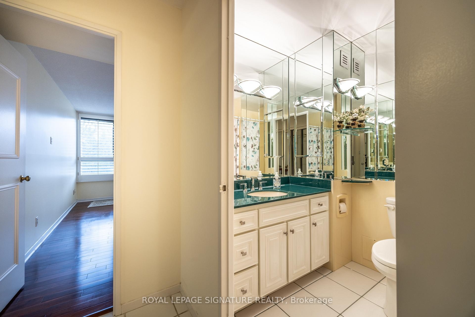 306-1300 Bloor Street, Mississauga, ON - Indoor Photo Showing Bathroom