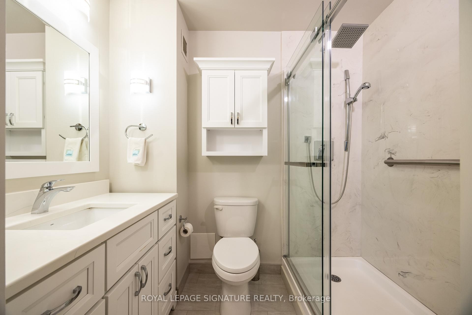 306-1300 Bloor Street, Mississauga, ON - Indoor Photo Showing Bathroom