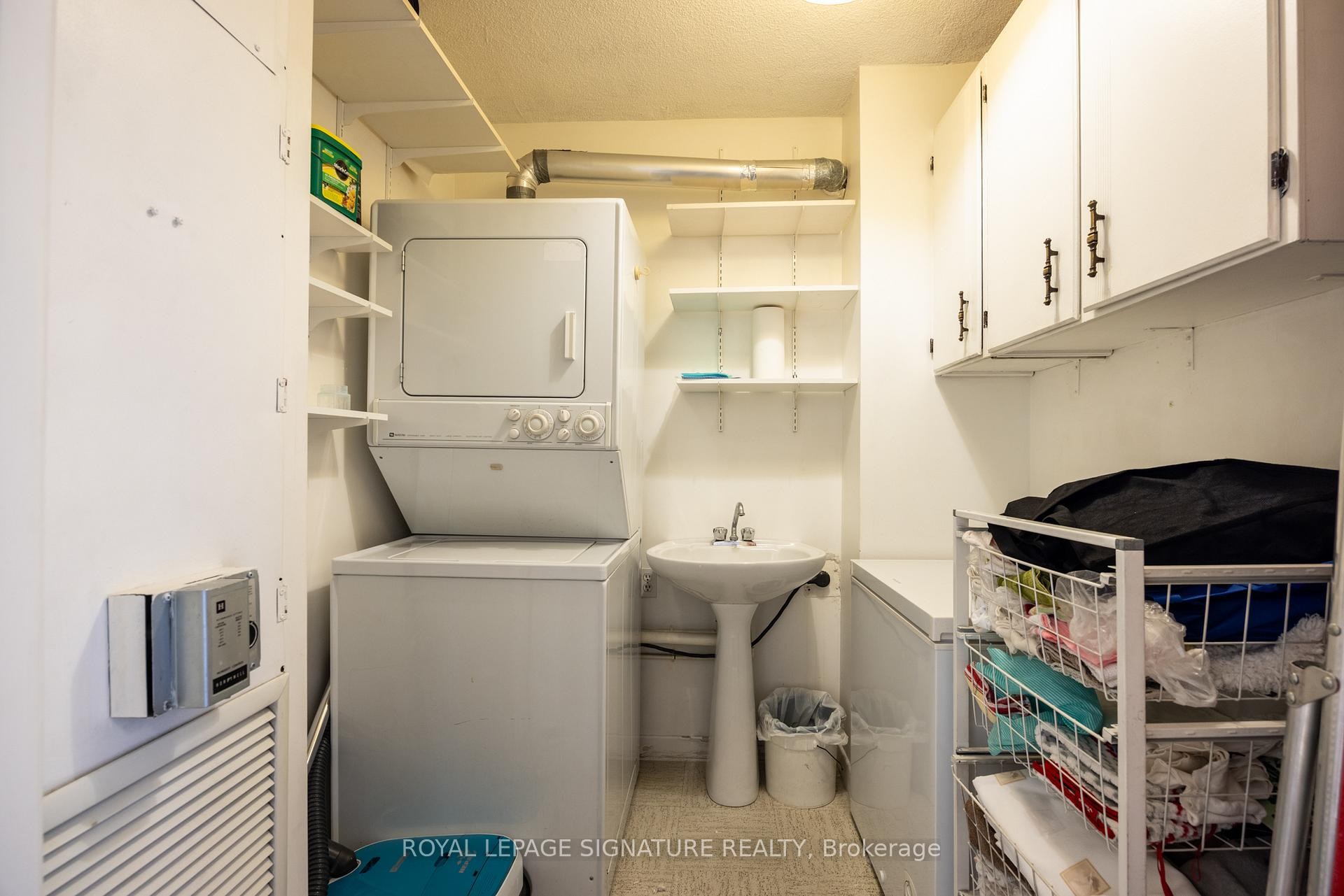 306-1300 Bloor Street, Mississauga, ON - Indoor Photo Showing Laundry Room