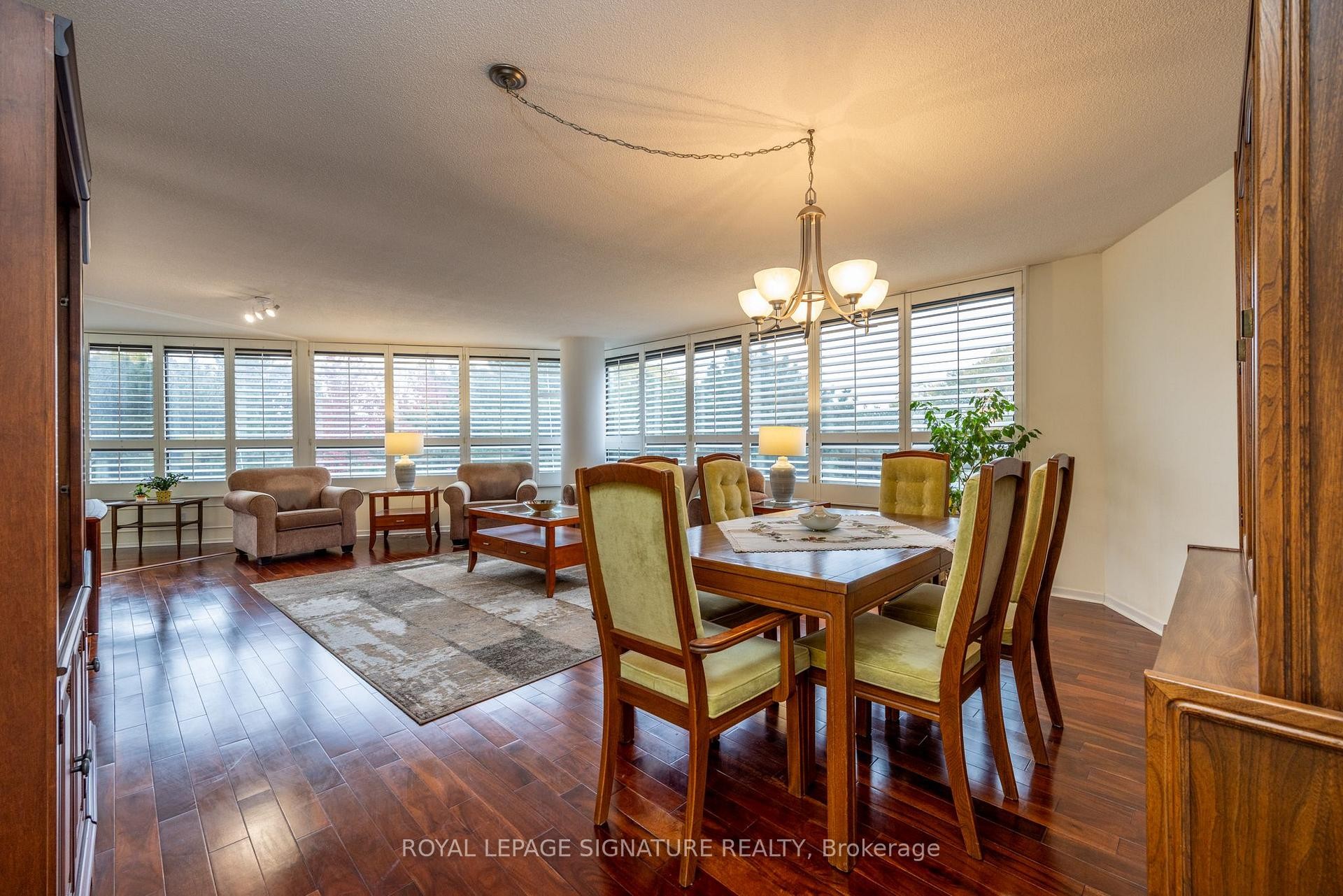 306-1300 Bloor Street, Mississauga, ON - Indoor Photo Showing Dining Room