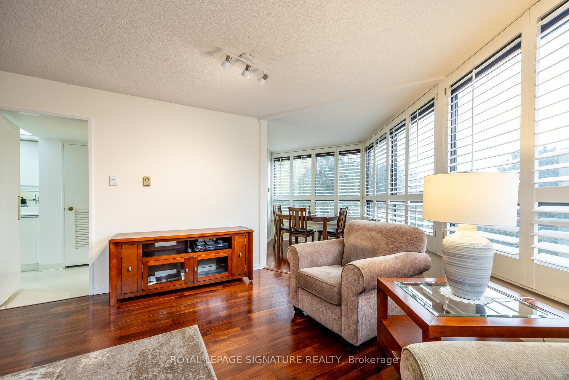 306-1300 Bloor Street, Mississauga, ON - Indoor Photo Showing Living Room