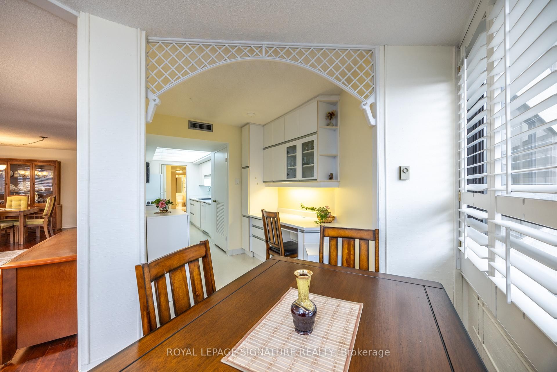 306-1300 Bloor Street, Mississauga, ON - Indoor Photo Showing Dining Room