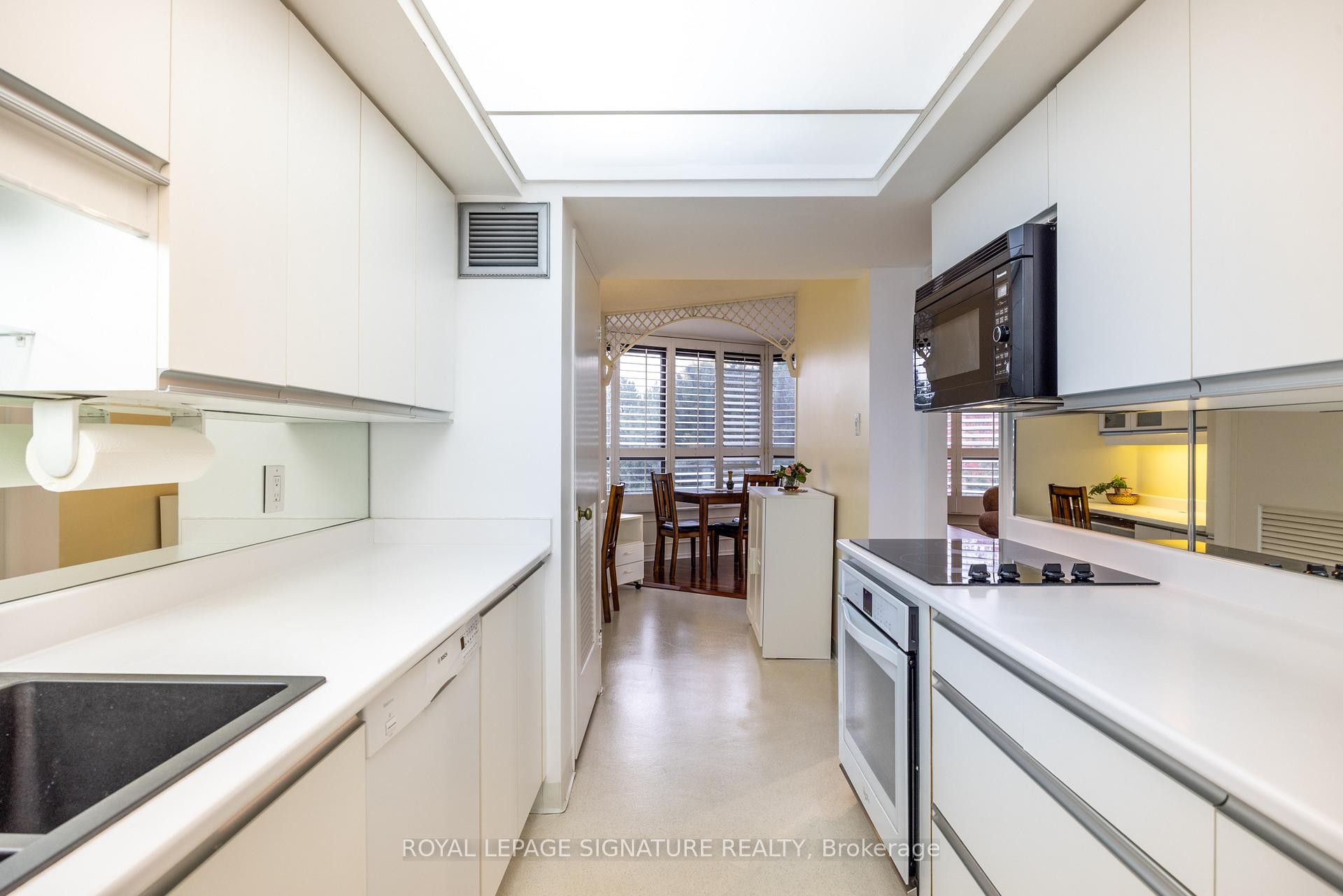 306-1300 Bloor Street, Mississauga, ON - Indoor Photo Showing Kitchen