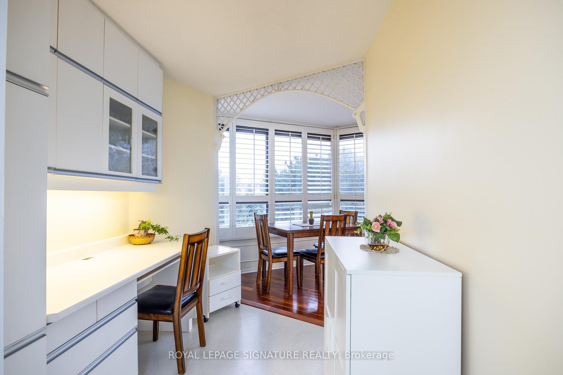 306-1300 Bloor Street, Mississauga, ON - Indoor Photo Showing Dining Room