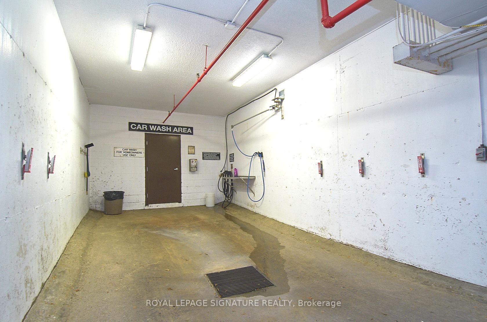 306-1300 Bloor Street, Mississauga, ON - Indoor Photo Showing Garage