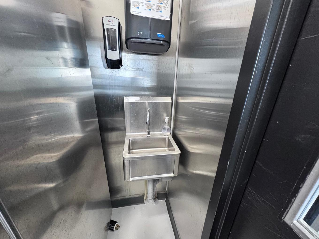 200 Red River Road, Thunder Bay, ON