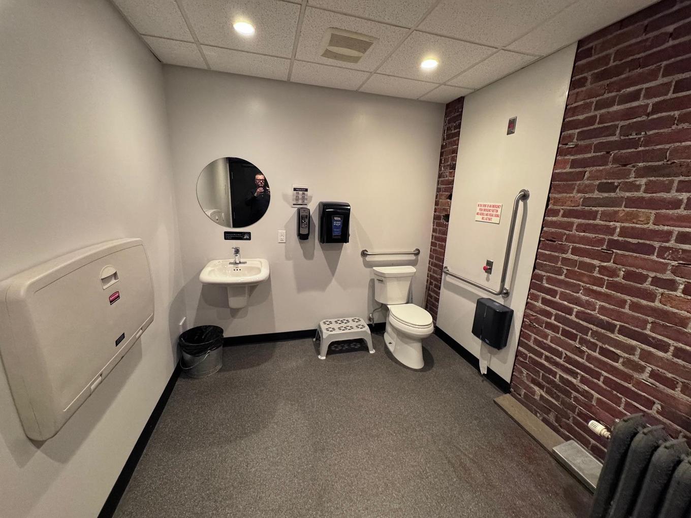 200 Red River Road, Thunder Bay, ON