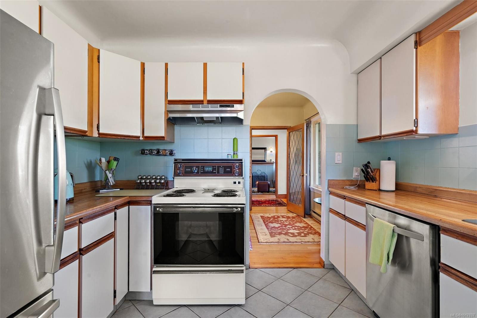 943 Selkirk Ave, Esquimalt, BC