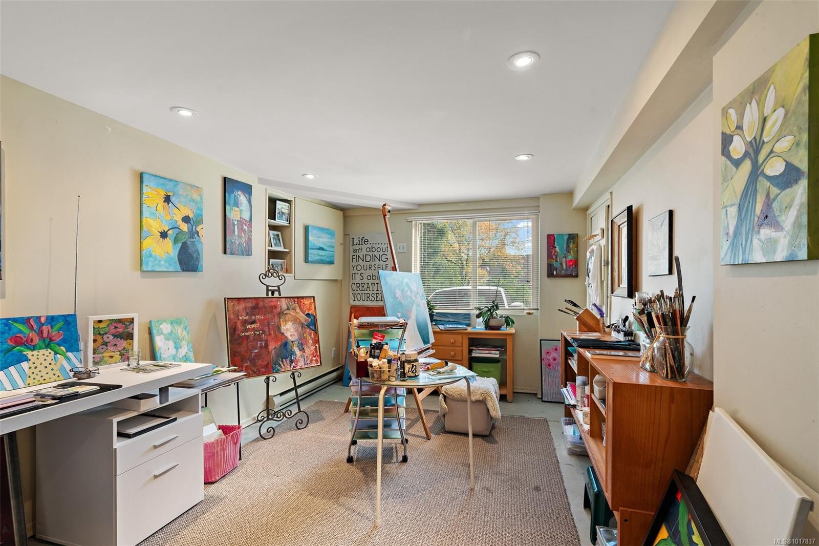 943 Selkirk Ave, Esquimalt, BC