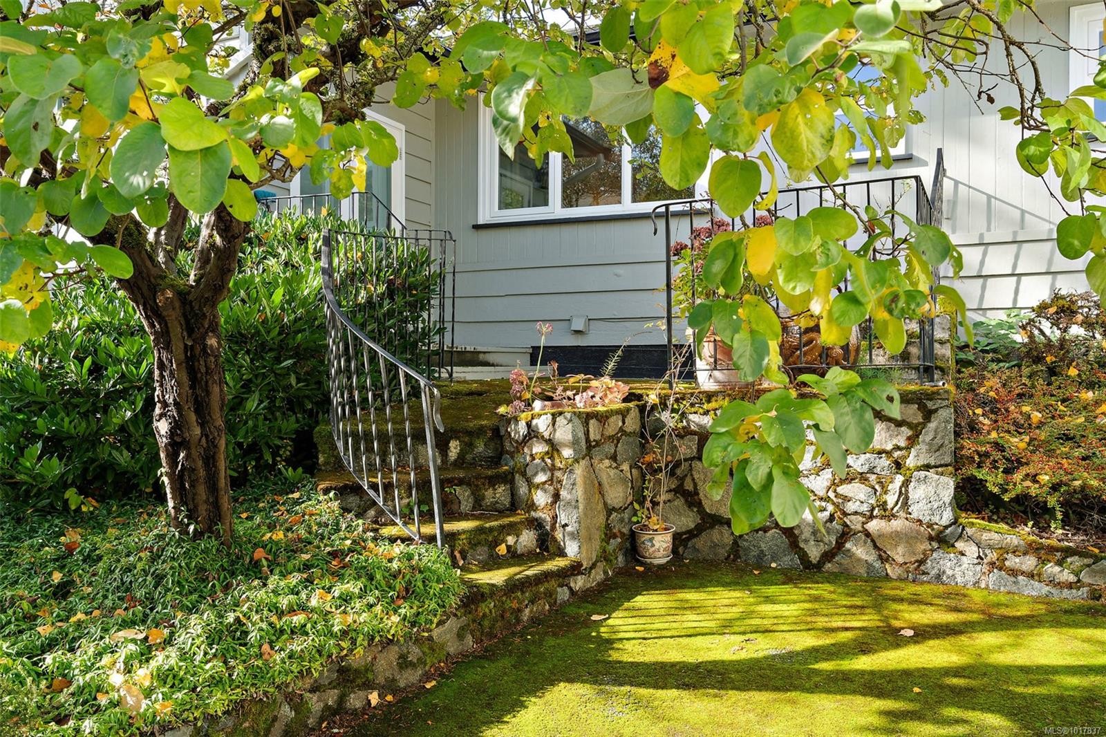 943 Selkirk Ave, Esquimalt, BC