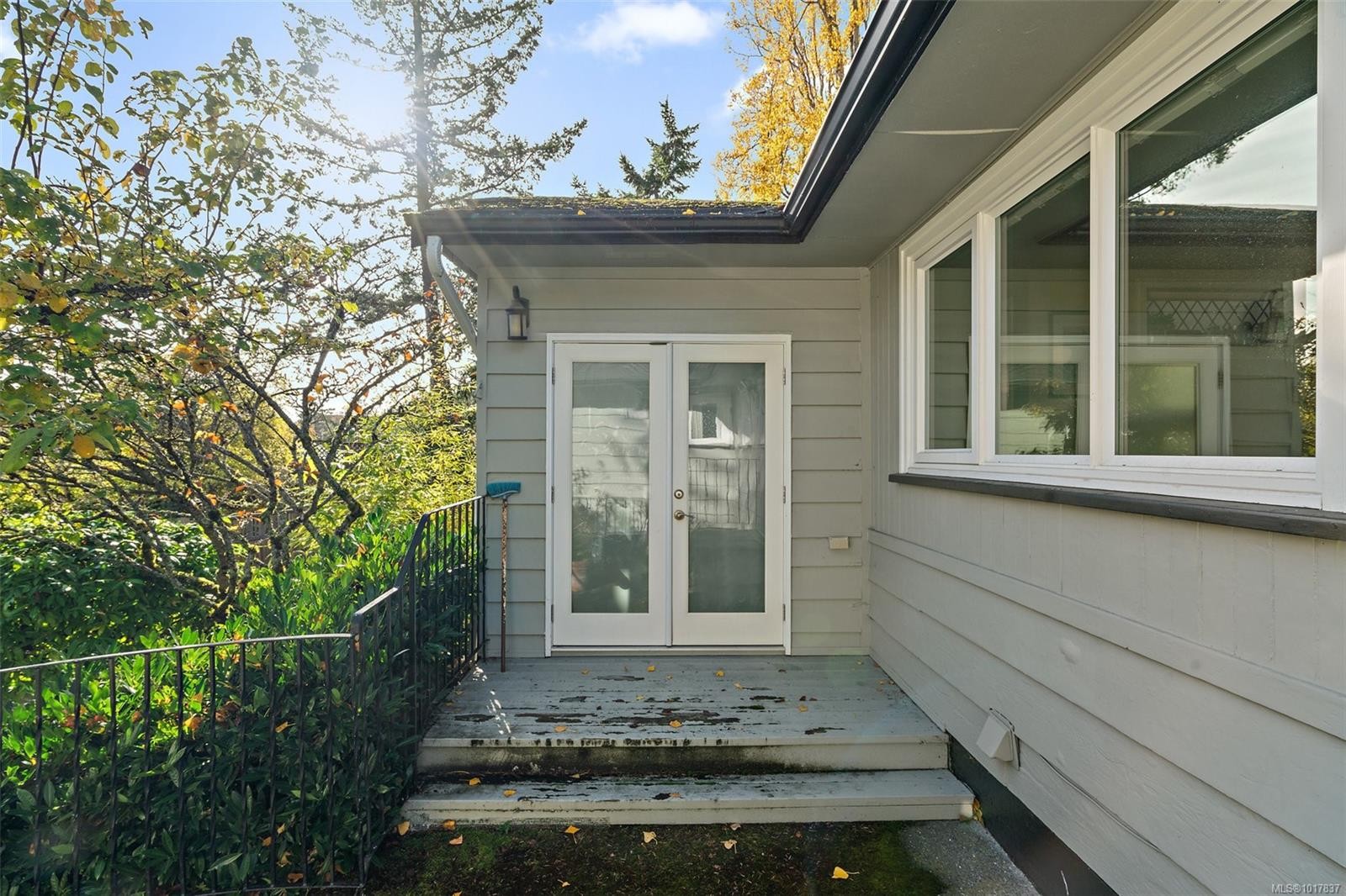 943 Selkirk Ave, Esquimalt, BC