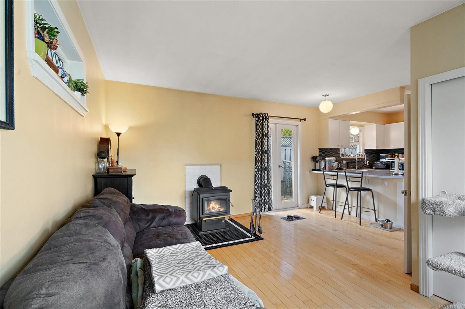 943 Selkirk Ave, Esquimalt, BC