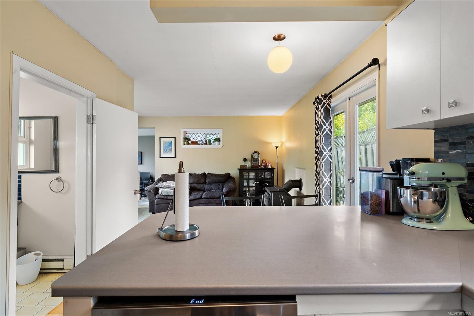 943 Selkirk Ave, Esquimalt, BC