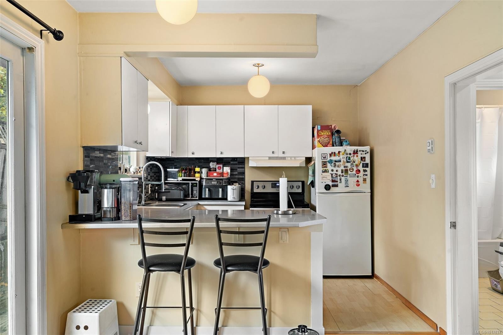 943 Selkirk Ave, Esquimalt, BC